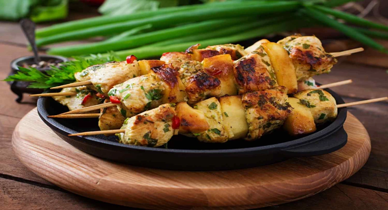 How To Prepare Smoky Dhaba Style Paneer Tikka at Home?